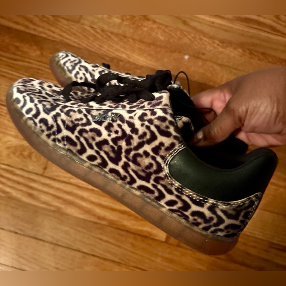 NEW DKNY Women’s Seacliff ‘Wild Leopard Print’ Sneaker, Size 9 - Picture 11 of 14